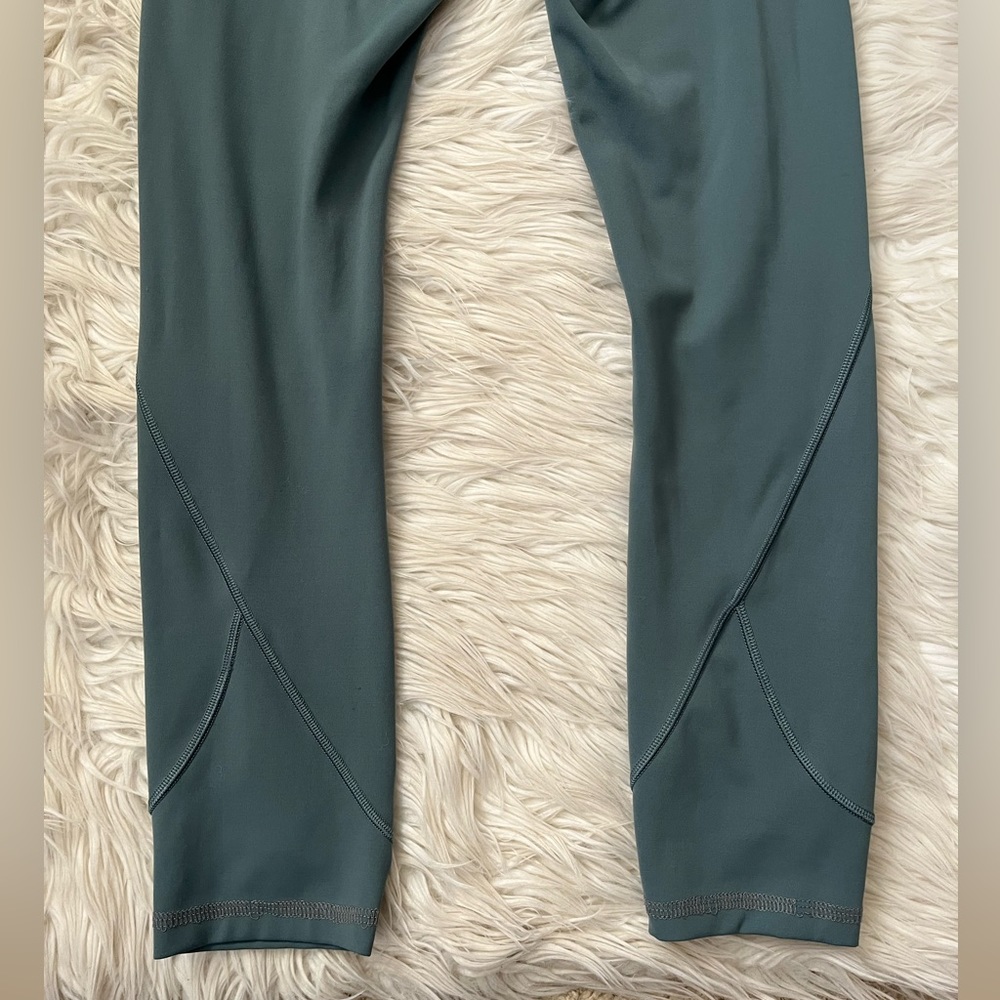 {Lululemon} In Movement 7/8 Tight Everlux in Green - Women's 2 - Picture 6 of 13